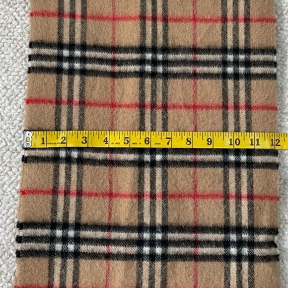 Burberrys of London Cashmere/Wool blend
Iconic Scarf - Picture 7 of 8